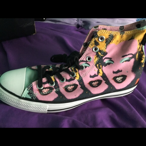 Marilyn Monroe Converse - Picture 2 of 4